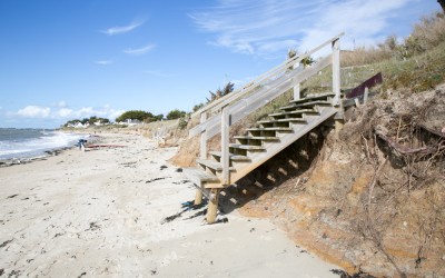 Après les prévisions de hausse du niveau de la mer, la réalité à Lanséria en Mesquer (44)